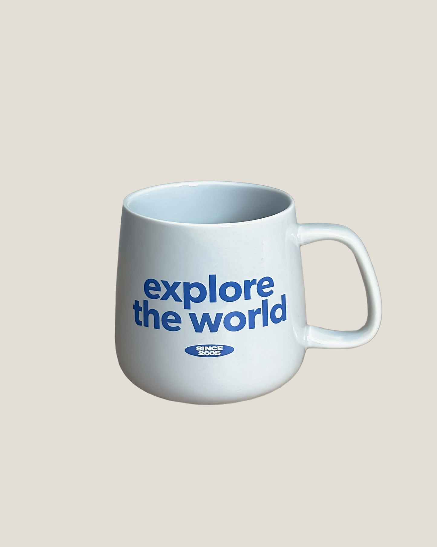 Stylische Tassen im „Explore the World“